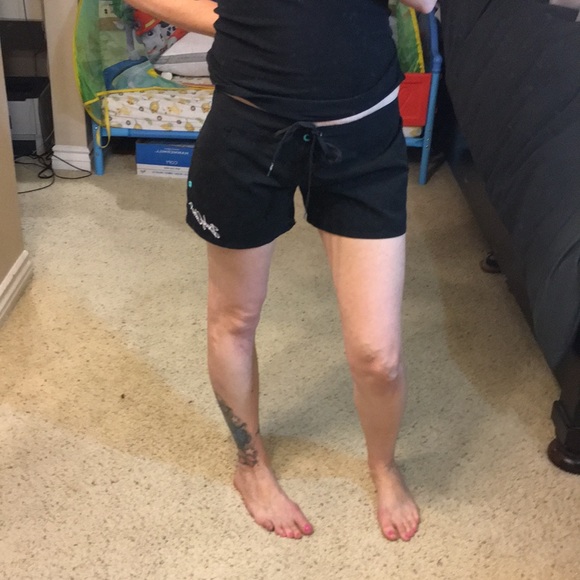 Body Glove Other - NWT Body Glove swim shorts